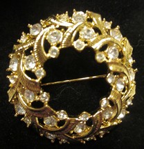  Rhinestone Goldtone Circle Wreath Brooch Vintage  - £16.76 GBP