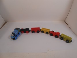 Thomas the Train Wooden Magnetic Christmas Holidays with 5 cars - £15.16 GBP