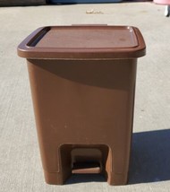 Vtg 13” Rubbermaid Small Trash Can Brown Waste  Push Petal Bathroom Can.  2495 - £18.68 GBP