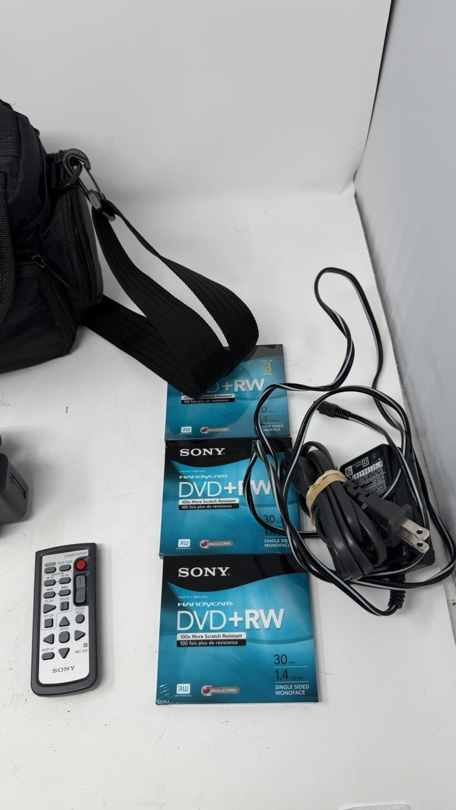 Sony Handycam HDR-UX5 High Definition + battery and charger Tested And Working Item image 3
