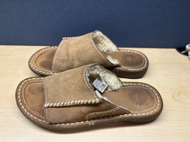 UGG Suede Shearling 1620  Tan Slippers  US Size 5 - $748.28 MXN