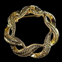 Gerrys Wreath Brooch Signed Textured Leaf Twist Round Circle Pin Feather... - $9.94