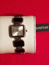 Avenue Women&#39;s Modern Black w/Silvertone Link Watch #16622540 (NEW) - £7.87 GBP