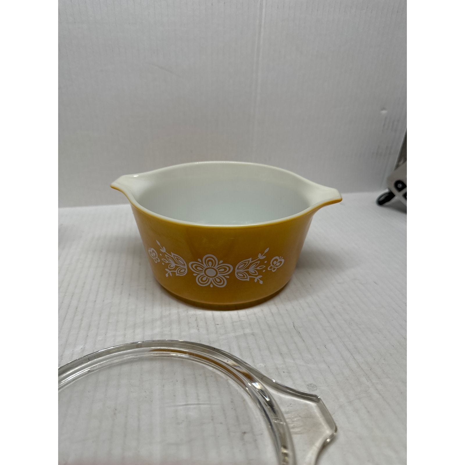 Pyrex Bowls 1Qt & 1.5 Pt In Butterfly Gold & White Pattern 473(has lid) & 474b Item image 3
