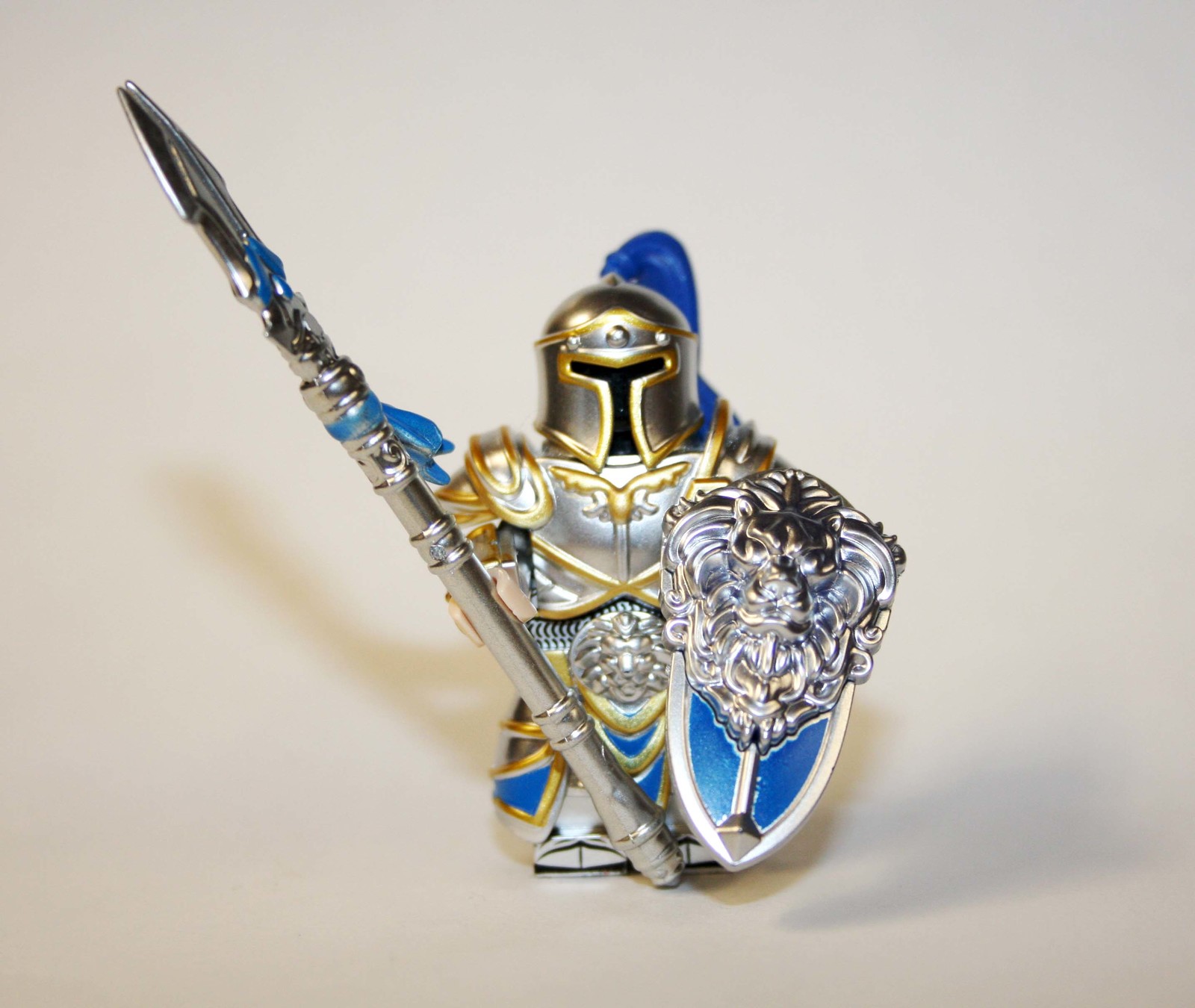  Silver And Blue Elite Guard Knight Minifigure Toys - $8.92