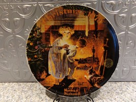 Somebody&#39;s Up There Christmas 1979 Norman Rockwell Knowles China Collector Plate - $18.01