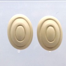Vintage Avon Oval Plastic Bullseye Earrings, Neutral Studs - £20.11 GBP