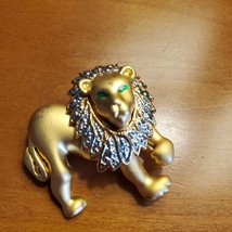 Gold Tone Lion Brooch with Green Eyes, Vintage Costume Jewelry, Animal Pin image 3