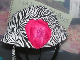 baby's beanie HAT black white hot pink flower w/chin straps (clo bx 2-hats) - $2.80