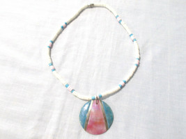 White Puka Shell With Pink And Blue Colors And Round Pendant 15 Inch Necklace - £5.56 GBP