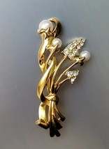 VTG Gold Tone Brooch Pin Sparkly  Rhinestone Faux Pearl Floral Bouquet W... - £15.98 GBP