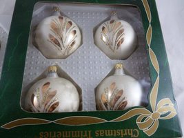 Vintage Christmas Trimmeries Hand Decorated Glass Christmas Ball Ornaments White - £10.89 GBP