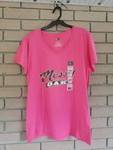Pink Mossy Oak V Neck Womens T-Shirt Size: Large - $11.81