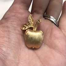 Vintage Avon Gold Tone Apple Brooch Pin - £2.36 GBP