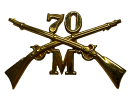U.S. ARMY, 70th INFANTRY REGIMENT, M COMPANY, ENLISTED CAP DEVICE - $473.86 MXN