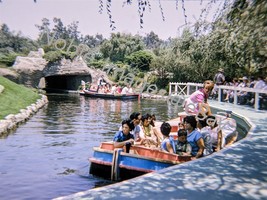 1963 Disneyland Storybook Land Boat Passengers California 35mm Slide - £4.35 GBP
