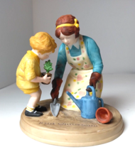 &quot;Helping Mom&quot; Figurine Good Housekeeping - Jessie Willcox Smith 1986 Por... - $22.66