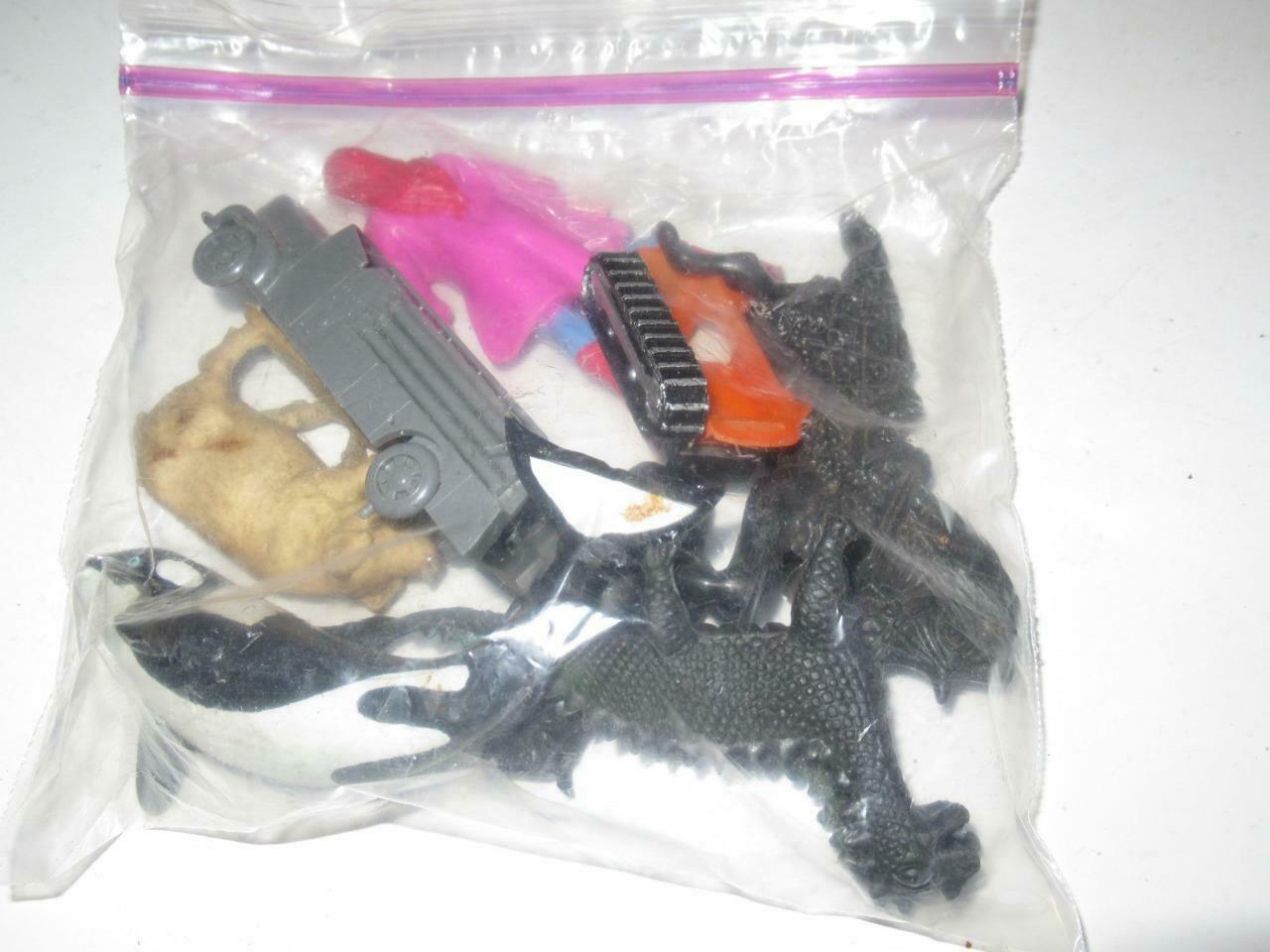PACKAGE OF VINTAGE PLASTIC FIGURES/ANIMALS- GOOD - H40 - $3.32