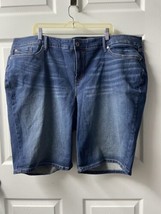 NWT Torrid Denim Shorts Womens Plus Size 28 Medium Wash Jean 11 inch Inseam - £21.33 GBP