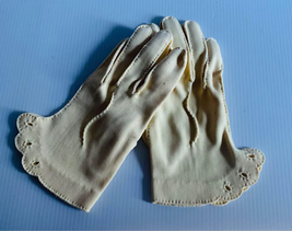 Vintage yellow Ladies Gloves - $168.85 MXN