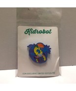 2018 KidRobot LA Comic Con Exclusive Pin - $341.89 MXN