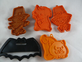 Vintage Halloween Cookie Cutters Bat Cat Pilgrims Squirrel Fall Autumn - £10.89 GBP