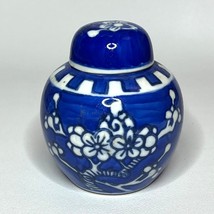 Vintage Chinese Blue &amp; White Porcelain Ginger Jar With Lid Floral Pattern - $276.79 MXN