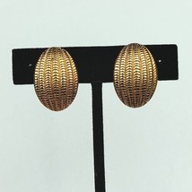 Vintage Monet Gold Tone Oval Ribbed Clip Earrings - £14.15 GBP