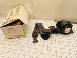 GM 19301106 Seat Belt Retractor Assembly Front Right RH Scratched Genera... - $2,211.05 MXN