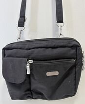 Baggallini Nylon Crossbody Bag Small Black - $315.36 MXN