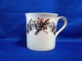 Lenox Winter Greetings Mug Mistletoe-Holly Red Ribbon - $11.99