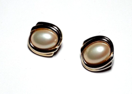 TRIFARI Faux Pearl Gold Tone Swirl Pierced Stud Button Earrings EUC - £13.94 GBP