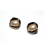 TRIFARI Faux Pearl Gold Tone Swirl Pierced Stud Button Earrings EUC - £14.16 GBP