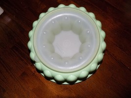 VINTAGE Tupperware Mint Green Jello Gel Ring Mold 6 Cup #1202 W/sheer seal lid - £18.08 GBP