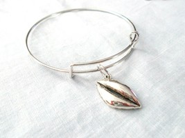 GIRLY LIPS LIPSTICK KISS SILVER ALLOY CHARM ON SILVER ADJUSTABLE BANGLE ... - $5.99