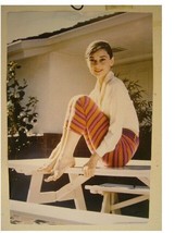 Audrey Hepburn Affiche Sur A Picnic Table Commercial - £21.12 GBP