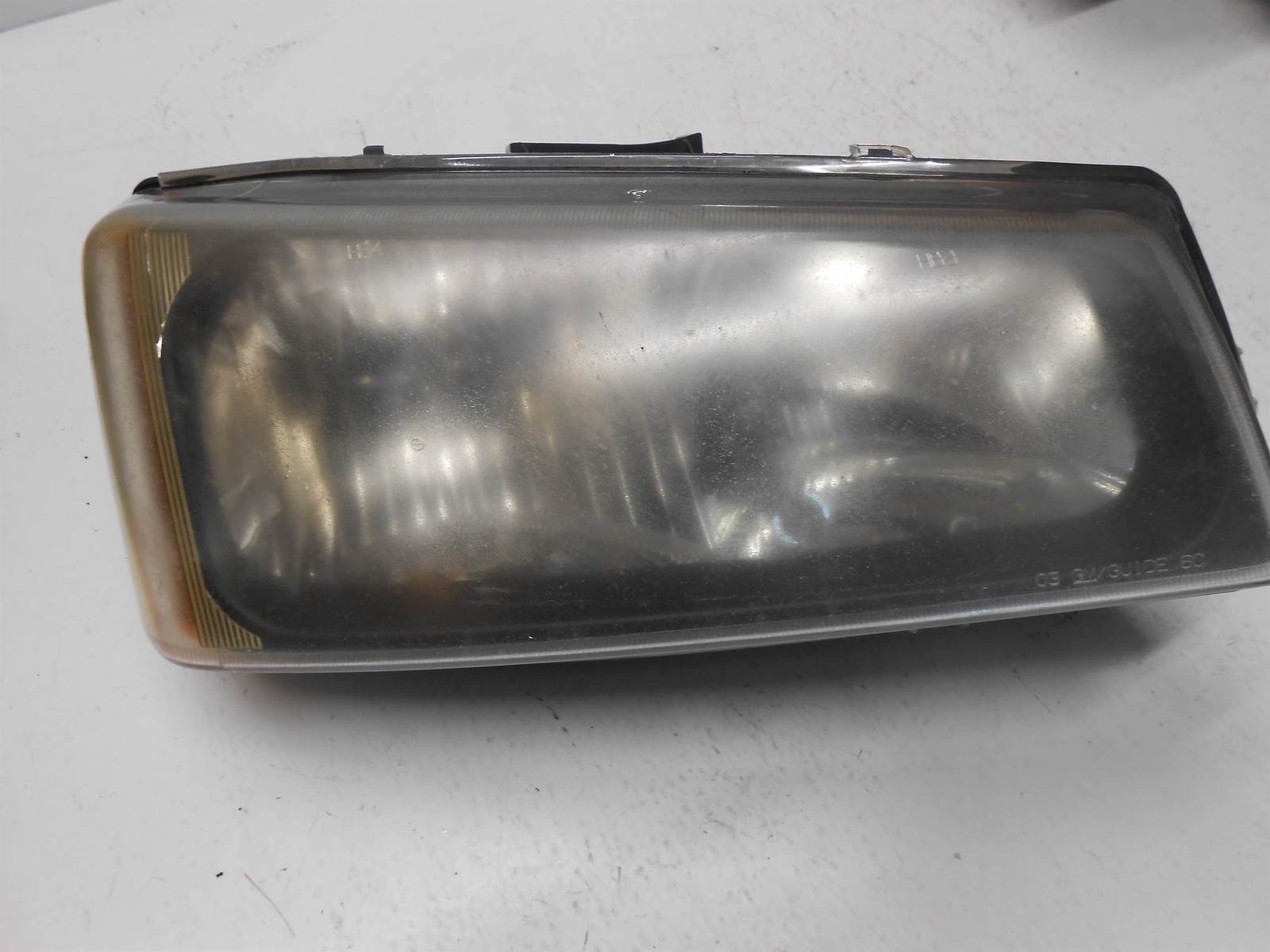 2003-2006 Chevy Silverado Avalanche Passenger Upper Headlight Lamp Right RH - $34.99
