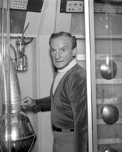 Lost in Space Jonathan Harris as shifty Dr Smith on Jupiter 2 Poster 4x6 photo - £5.51 GBP