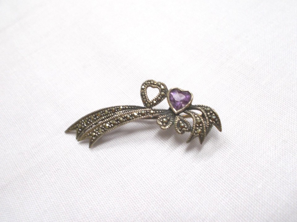 SIGNED SD TWO HEART w AMETHYST & MARCASITE RIBBON DESIGN STERLING 925 BROOCH PIN Item image 3