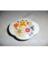 4&quot; Trinket Box White Porcelain Gold Accents Floral Pattern Flowers Japan - $284.91 MXN