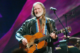 Willie Nelson 11x17 Mini Poster with guitar in concert - £10.38 GBP