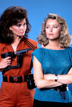 Jane Badler Pointing Gun At Faye Grant As Dr. Julie Parrish V 11x17 Mini... - $12.99