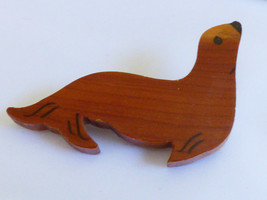 VTG 1943 Hand Carved handpainted Wood Seal Pin Brooch - £19.10 GBP