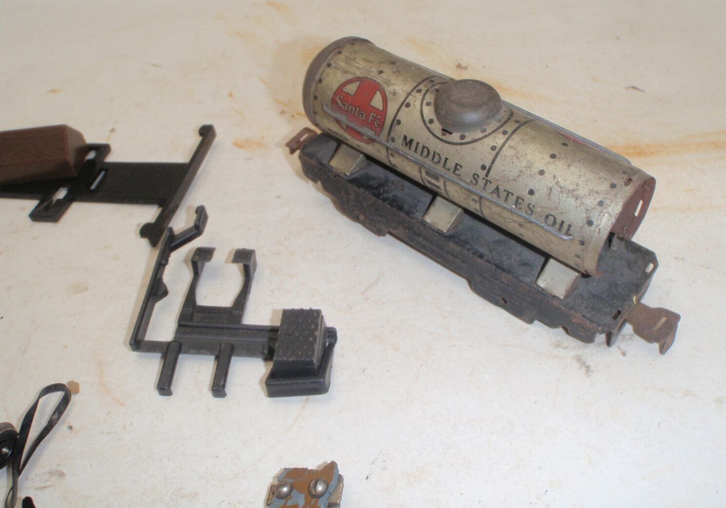 Lot Of Misc Lionel, American Flyer, Marx, HO - Parts, Scenery, Axles, En... - $3.99