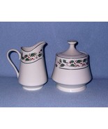 Cambridge Holly Traditions Creamer and Sugar Bowl with Lid Footed - €11,93 EUR