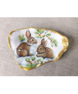 Vintage Winter Bunny Rabbit Oyster Shell Trinket - $403.09 MXN