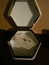 Holiday Greetings Avon 1983 Ceramic Trinket Box President&#39;s Club Christmas - £4.43 GBP