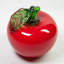 Hand Blown Red Art Glass Apple Fruit w Green Leaf Fruit Paperweight Life... - $10.00