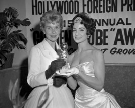 Doris Day Candid Holding Golden Globe Award 16x20 Canvas - £55.81 GBP