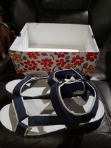 Women&#39;s sandals Size 9 Brand New with tags Muk Liks - $11.99